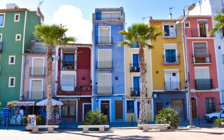 des maisons colorees a villajoyosa dans la communaute valencienne