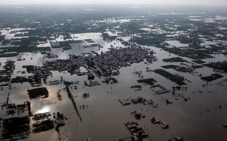 Un village du Pakistan entièrement inondé