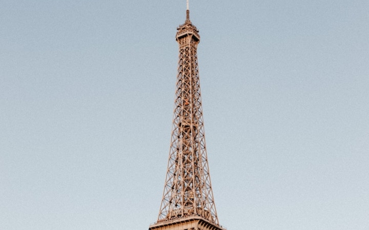Le monument de Tour Eiffel à Paris, en France