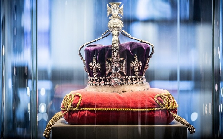 Réplique de la couronne de la reine Elizabeth II