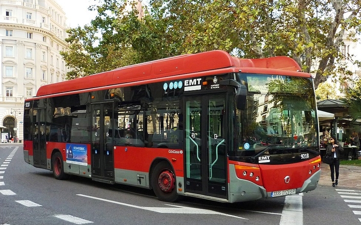 un bus rouge emt valencia