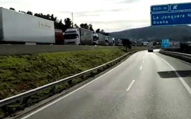 embouteillage de camions à la frontiere espagnole