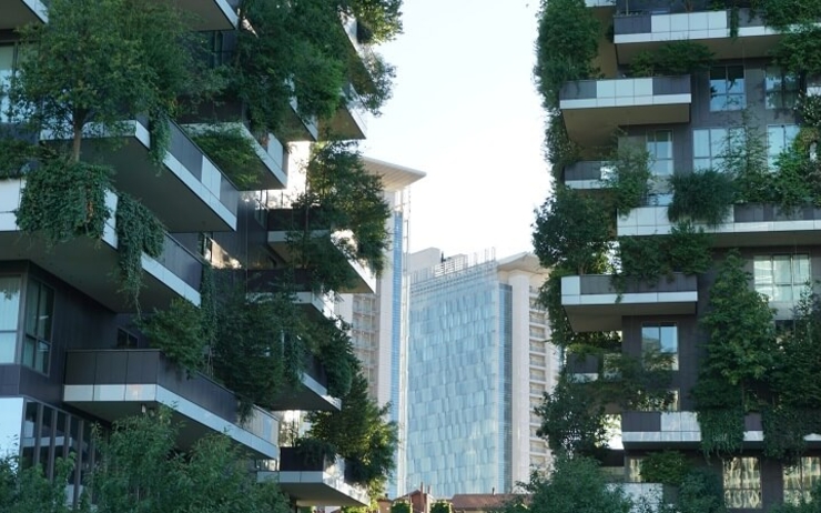 immeuble avec balcon verts bosco verticale à milan