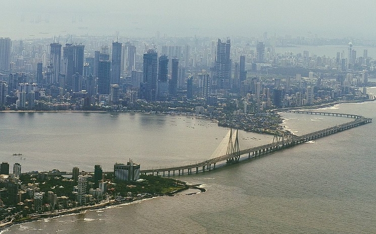 Mumbai vue du ciel avec le Sealink en 1er plan