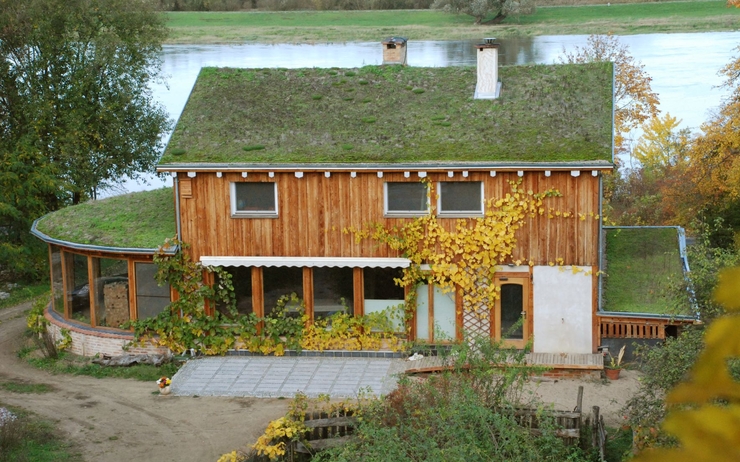 Maison entièrement écologique, paille-bois-BTC-enduits terre-tadelakt…, autoconstruite, génération future.