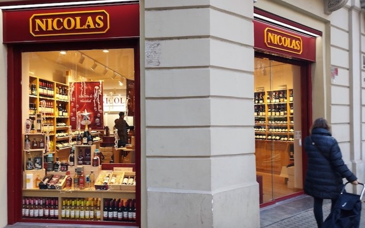 devanture:du magasin Nicolas à Barcelone