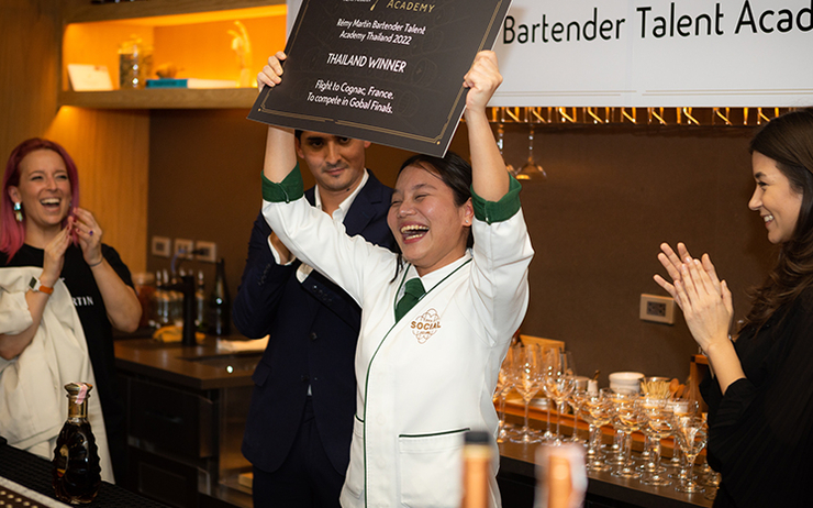 Ning-Yodsuwan-winner-bartender-academy-thailand