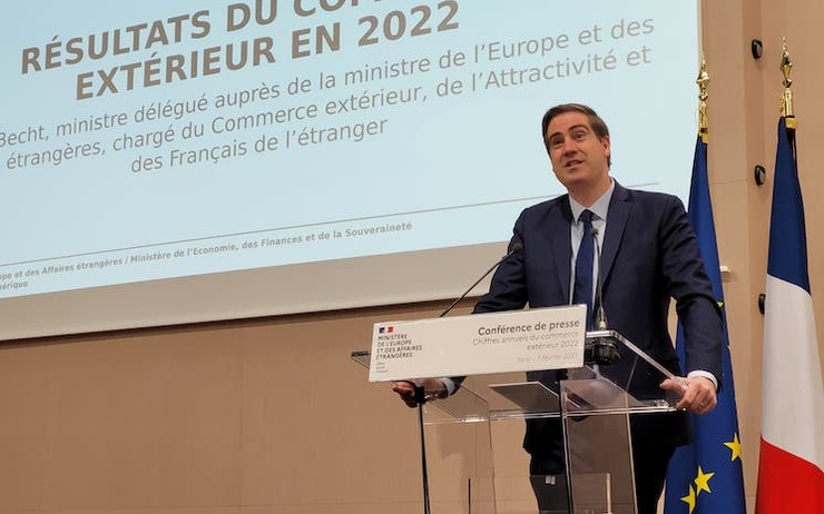 Olivier Becht, ministre du Commerce extérieur, de l'Attractivité et des Français de l'étranger présentant les chiffres du commerce extérieur 2022