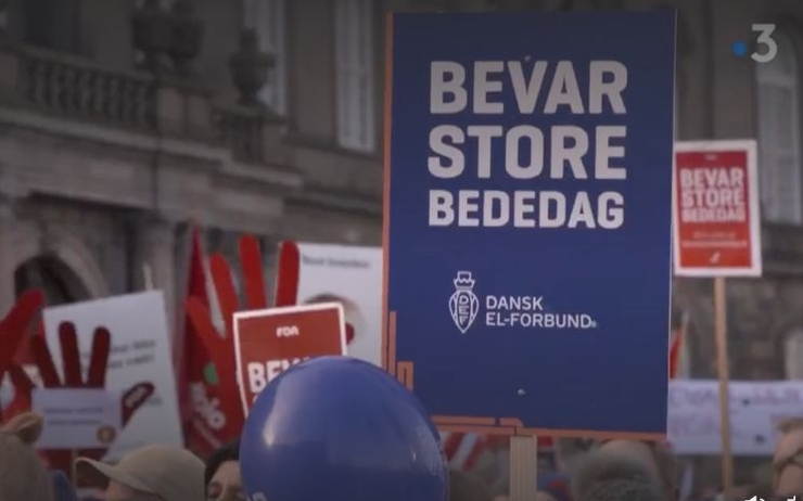 Ce dimanche 5 février, des dizaines de milliers de Danois sont descendus dans les rues pour manifester contre la suppression d’un jour férié, le Store bededag ou Grande Journée de prière. Décryptage. 
