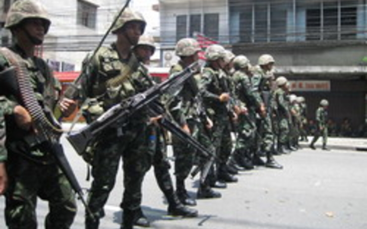 Les militaires prets a intervenir a Bangkok