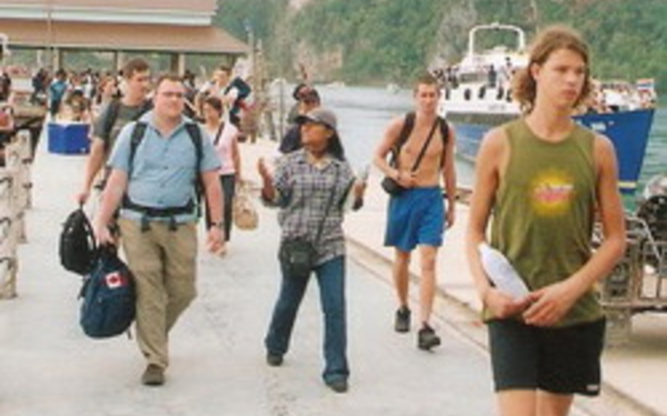 Touristes-koh-Phi-Phi