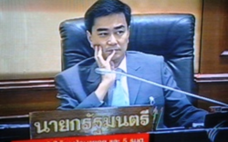 abhisit debat