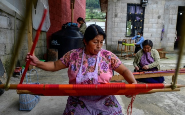 des tisserandes indigènes au Mexique